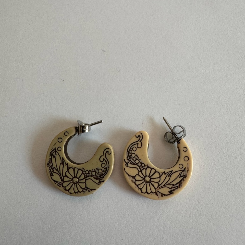 Floral Cream Earrings